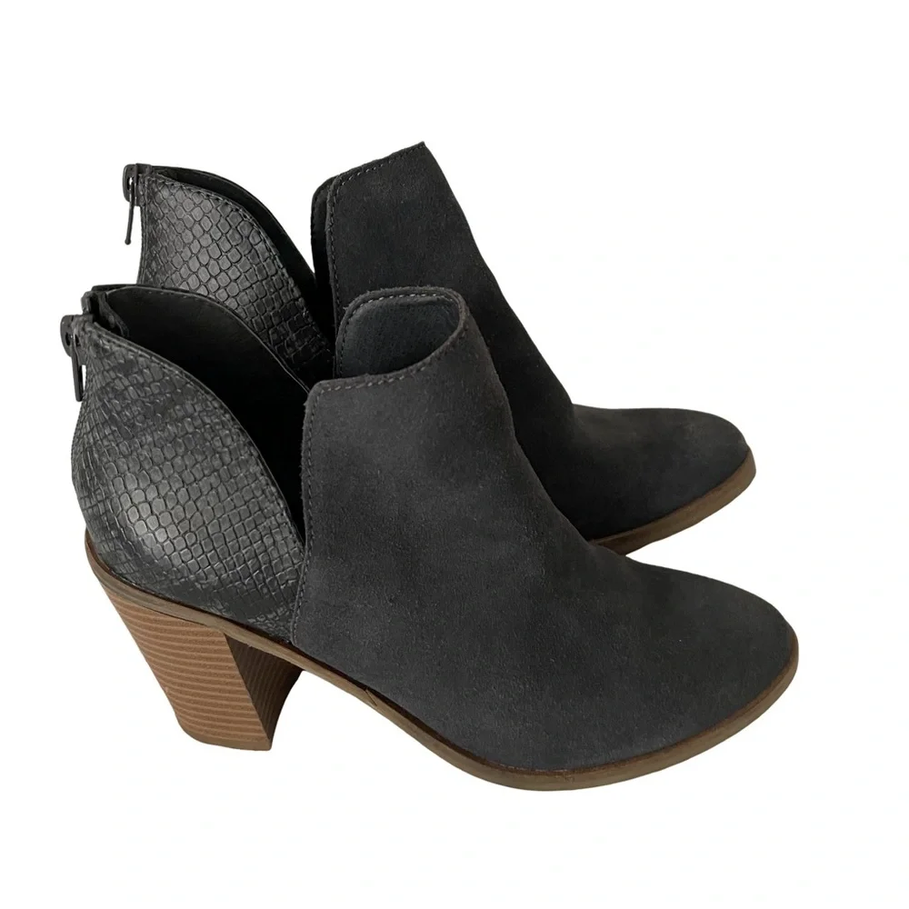 DV8 by Dolce Vita Shai Gray Suede Ankle Boot with Chunky Block Heel. Siz…